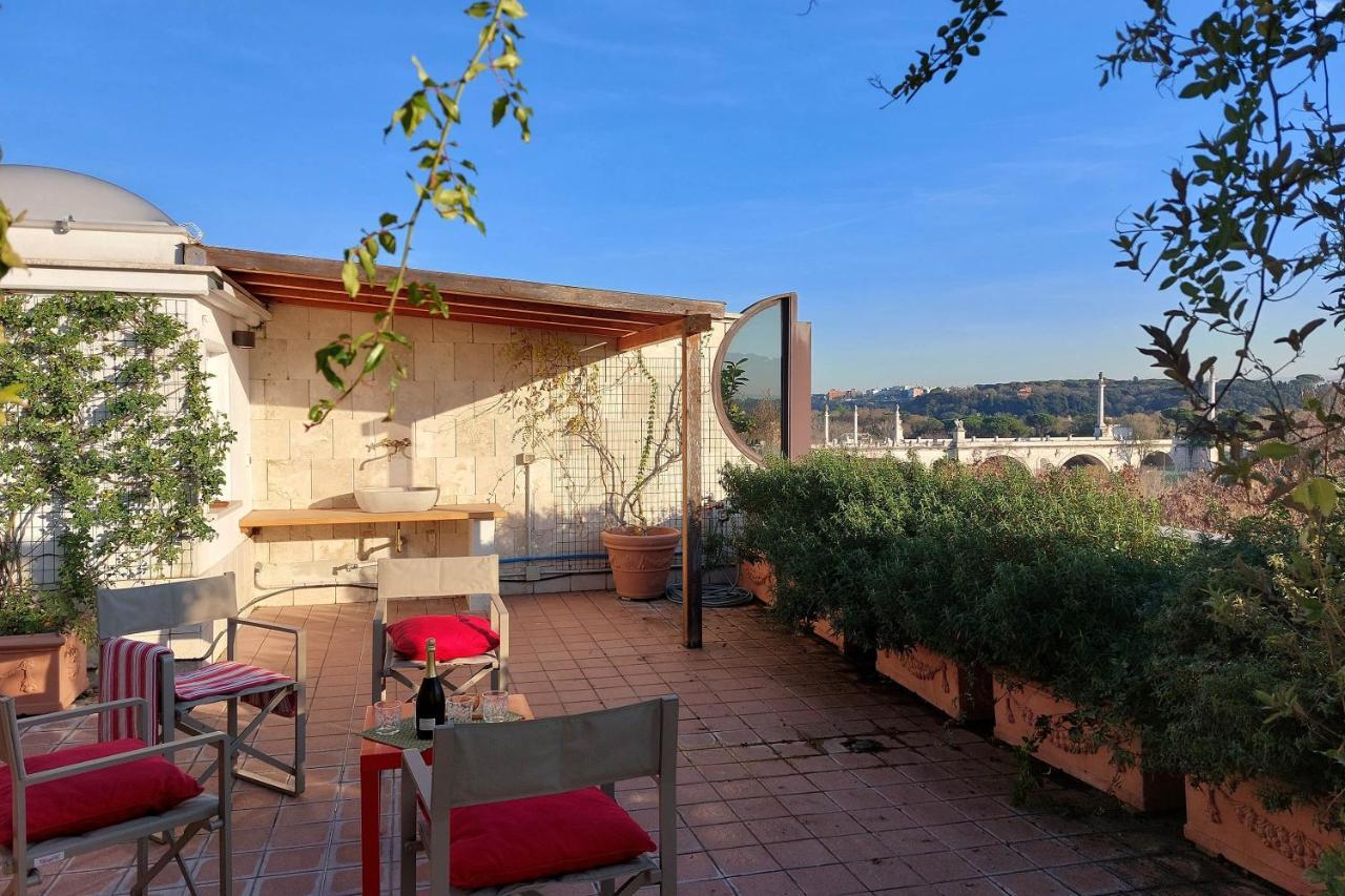 Appartement Beautiful Loft In Ponte Milvio With Terrace à Rome Extérieur photo