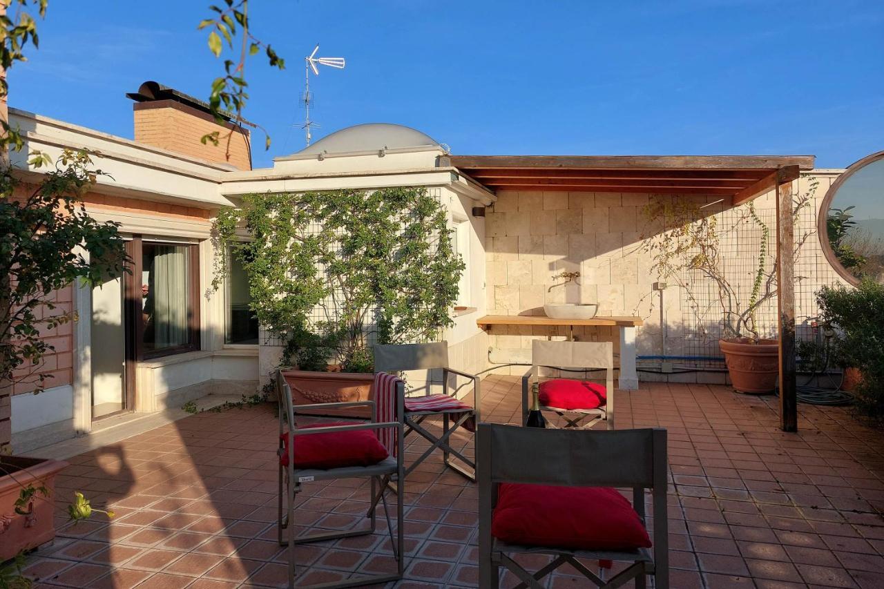 Appartement Beautiful Loft In Ponte Milvio With Terrace à Rome Extérieur photo