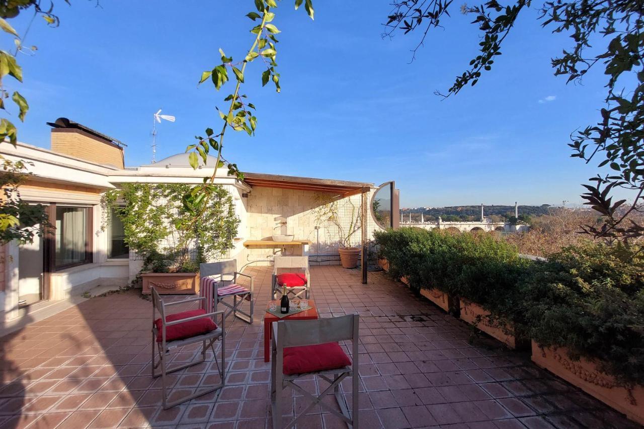Appartement Beautiful Loft In Ponte Milvio With Terrace à Rome Extérieur photo