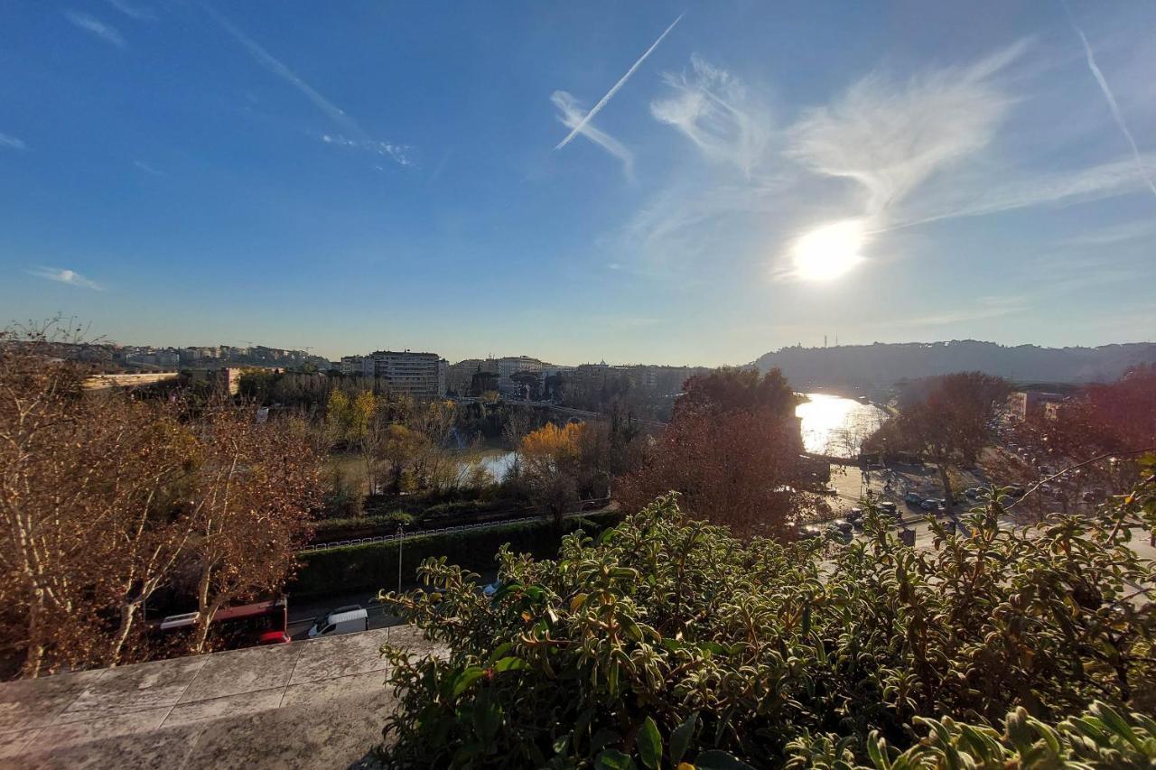 Appartement Beautiful Loft In Ponte Milvio With Terrace à Rome Extérieur photo